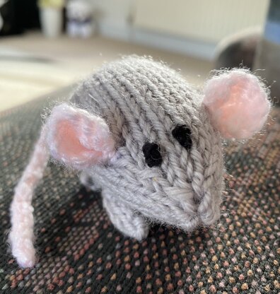 Mouse Knitting Pattern - Knitted Mouse