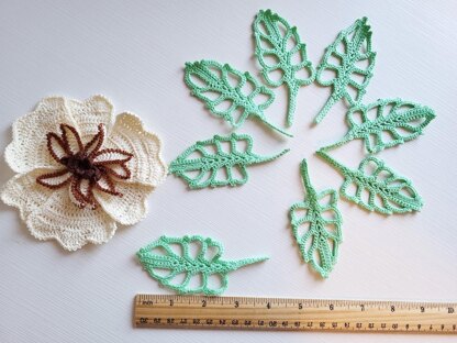 3D flower and openwork leaf pattern