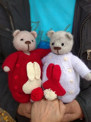 Christmas bear knitting pattern