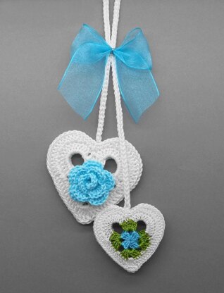 Heart hanging decoration & flower pot stick - easy from scraps of yarn