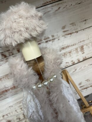 Elegant Lady Bottle Cover and Hat Knitting Pattern