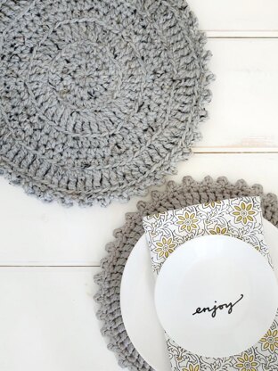 Picot Placemat & Doily Set 071