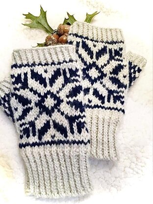 Three Color Selbu Mitts