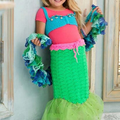 Petite Mermaid Costume in Red Heart Super Saver Jumbo and Super Saver Economy Solids - LW3789