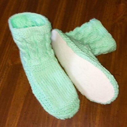 Child's Cable Slippers - knitting pattern