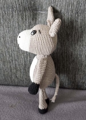 Crochet Pattern for the Pretty Donkey Valentin!