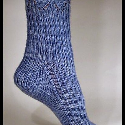 Falling Leaves Sock - knitting pattern