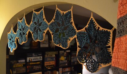 Uzu Medallion Bunting