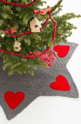 Holiday Hearts Tree Skirt in Red Heart Super Saver Economy Solids - LW4415