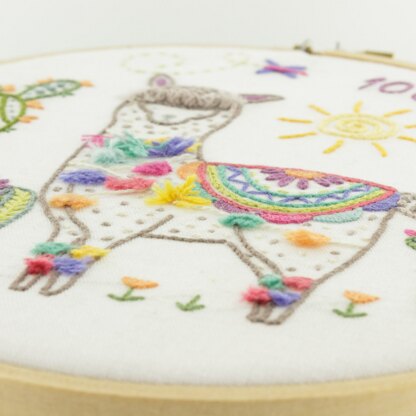 Un Chat Dans L'Aiguille Nikola the Llama Contemporary Printed Embroidery Kit