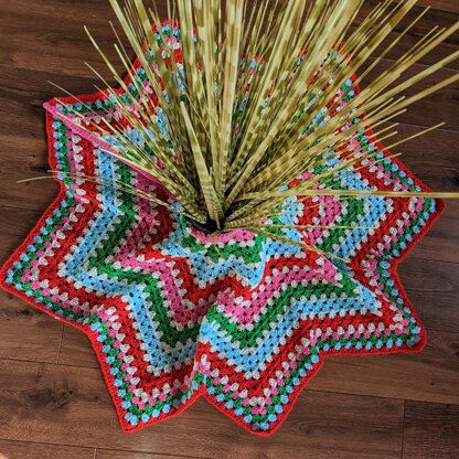 Granny Stardust Tree Skirt