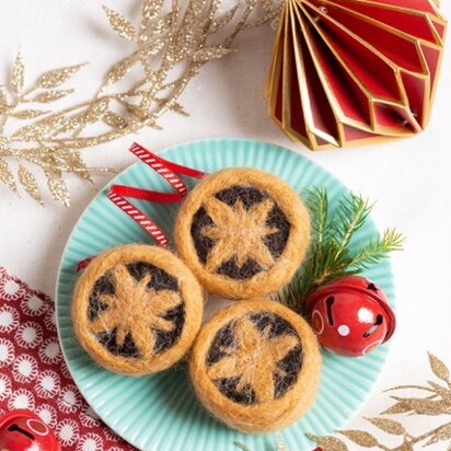 Hawthorn Handmade Mini Mince Pie Needle Felting Kit