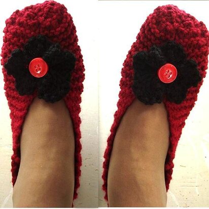 675 BASIC BEGINNER KNIT SLIPPERS AND FLOWER - knitting pattern