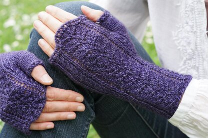 Meadow Queen Mitts