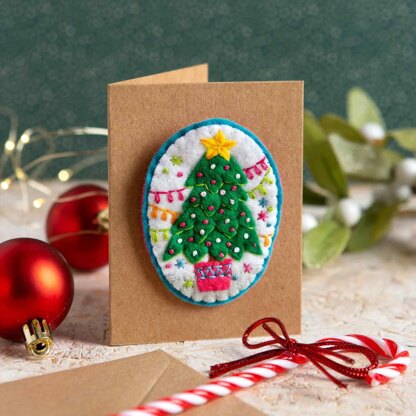 Hawthorn Handmade Merry Christmas Felt Craft Brooch Kit - 8cm 