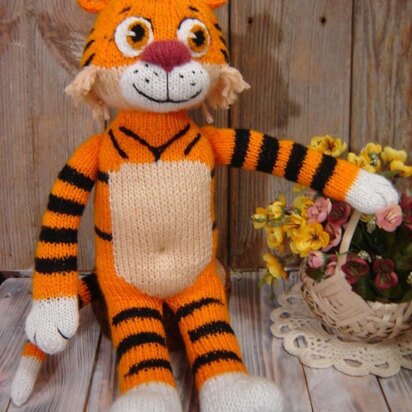 Knitted tiger cub