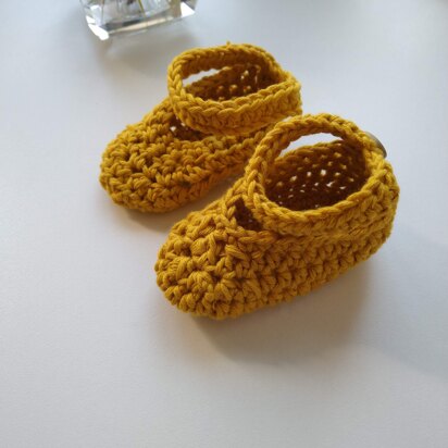 Lottie Easy Crochet Baby Shoes