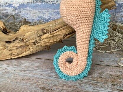 Yoyo the Seahorse Amigurumi