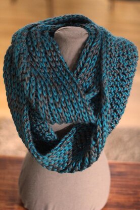 2-Tone Knit-Look Infinity Scarf (3 Ways)
