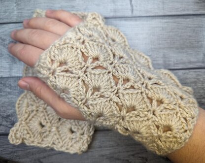 Spring Shells Fingerless Gloves