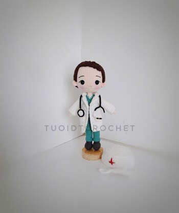 Doctor doll amigurumi