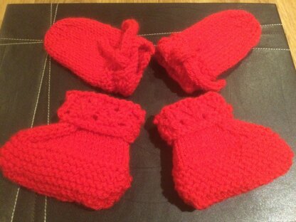 Red gloves and booties