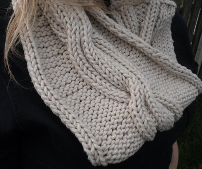 Fringed Cable Cowl