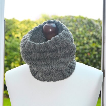 The Lisetta Cowl