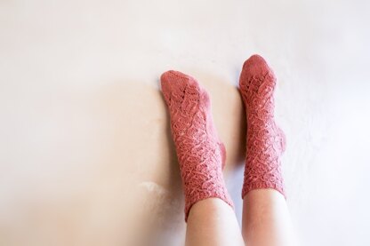 Tumbling Vines socks pattern
