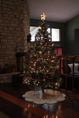 Cranberry Pineapple Christmas Tree Skirt