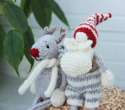 Knitted Deer