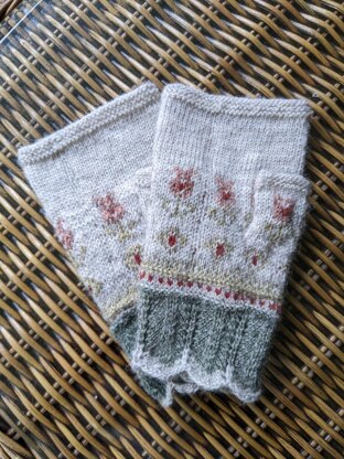 Kevadine Fingerless mittens