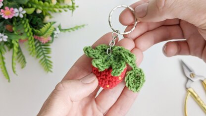 Crochet strawberry pattern, easy crochet keychain NO SEW pattern
