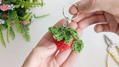 Crochet strawberry pattern, easy crochet keychain NO SEW pattern