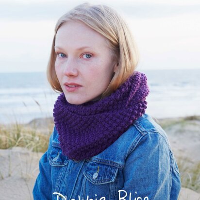 "Halle Cowl" - Cowl Knitting Pattern in Debbie Bliss Falkland Aran - DBS030