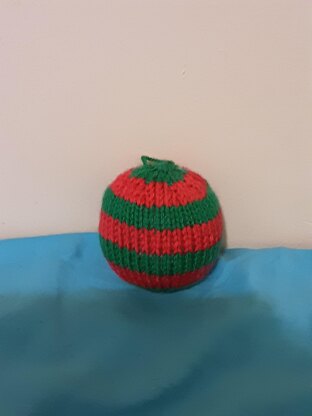 Cutie Christmas Baubles Knitting Pattern.