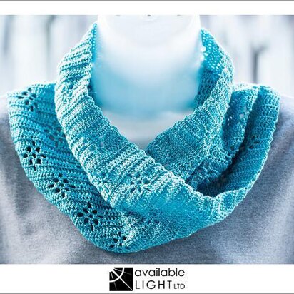 Daisy Twist Cowl