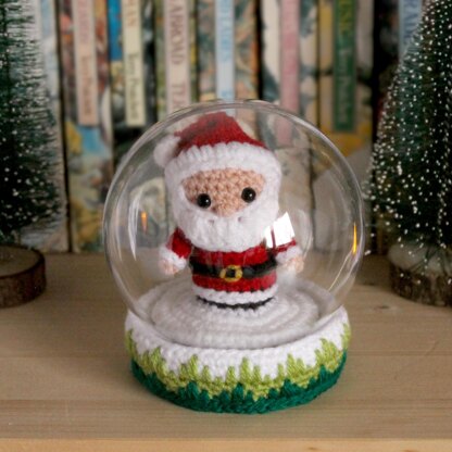 Santa Claus snow globe
