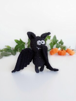 Bat crochet pattern, Halloween crochet decor