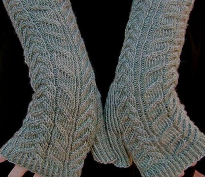 Alpine Cable Fingerless Mitts