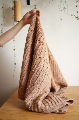 Javelin shawl