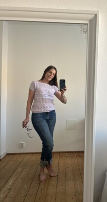 Bees and Blossoms summer-tee