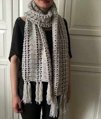 Easy Womens Crochet Scarf Pattern: Wrap-Me-Up-Easy Scarf