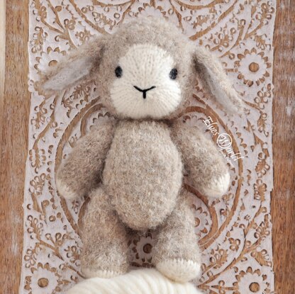 Baby Lamb knitting pattern, in the round pattern