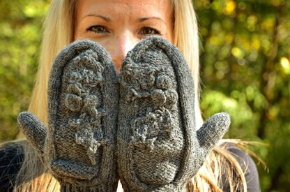 The Holly Mittens