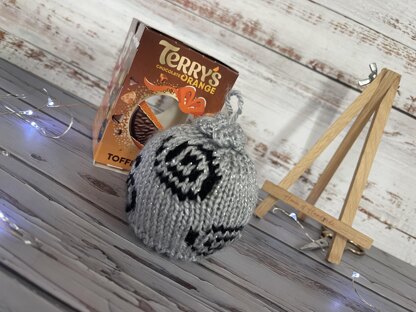 Christmas Baubles x 3 Chocolate Orange Cover Knitting Pattern