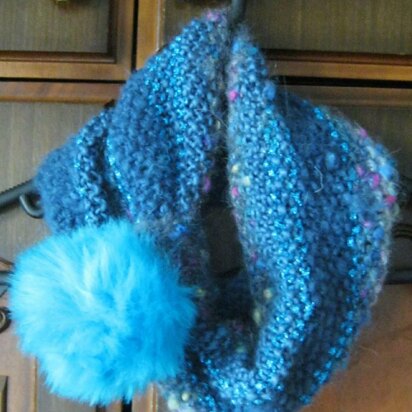 The Fluffy PomPom Cowl