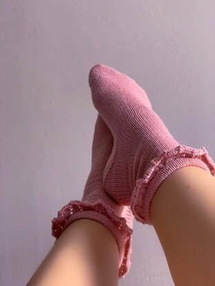 Frilly Vanilly Socks