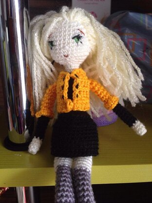 Blonde Girl amigurumi