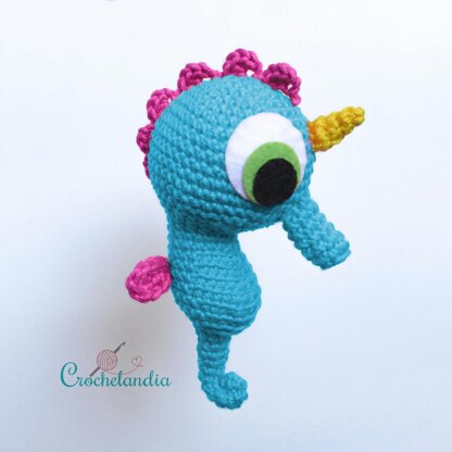 Uni the Sea Unicorn amigurumi doll - crochet pattern by Crochelandia